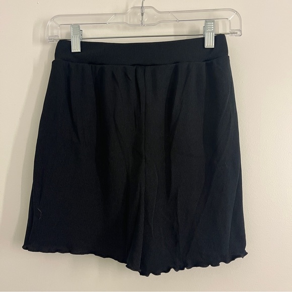 boohoo ribbed black shorts - Picture 2 of 4